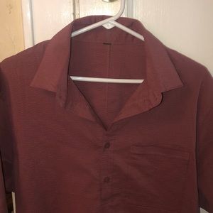 Men’s textured Lulu lemon shirt